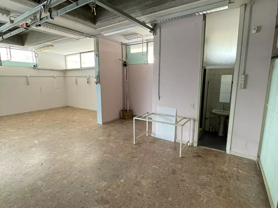 Immagine 2 di Laboratorio in vendita  in via giardini 470 a Modena