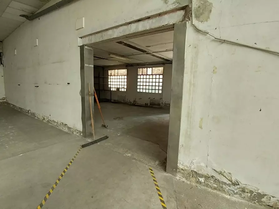 Immagine 4 di Attività artigianale in vendita  in Via del Murazzo 96a a Modena