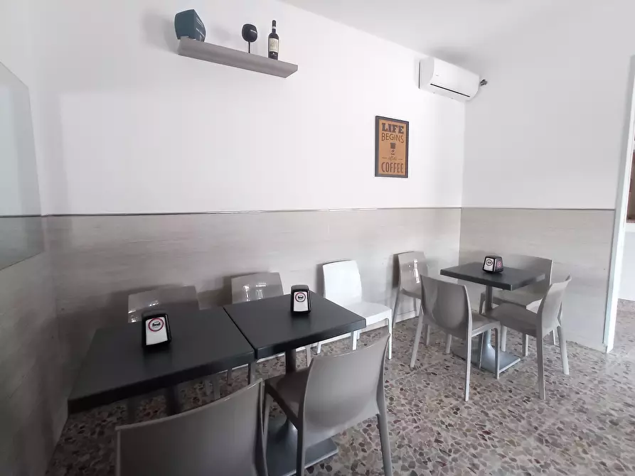 Immagine 17 di Locale commerciale in vendita  in strada Barchetta 258 a Modena