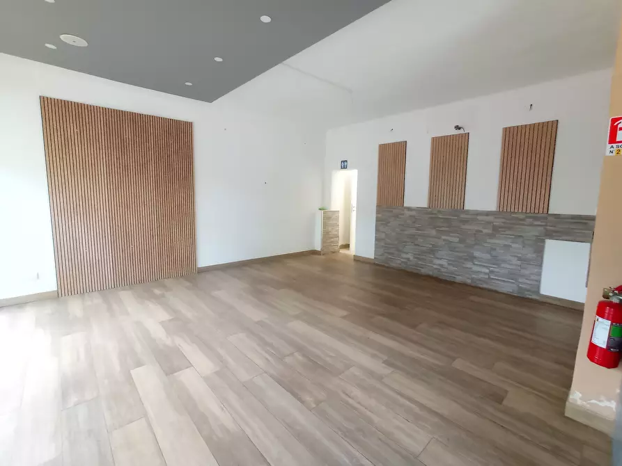 Immagine 21 di Locale commerciale in vendita  a Modena