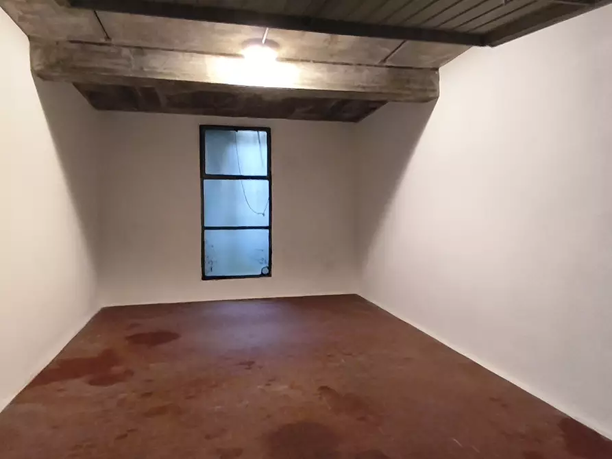 Immagine 3 di Garage in vendita  in Via Santi Venceslao 26 a Modena