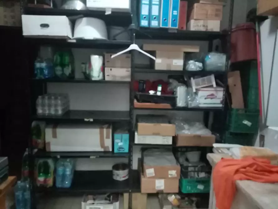 Immagine 10 di Locale commerciale in vendita  a Narni