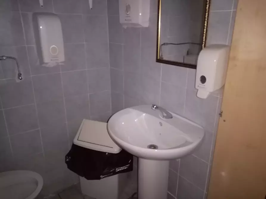 Immagine 5 di Locale commerciale in vendita  in Piazza Resistenza 10 a Terni