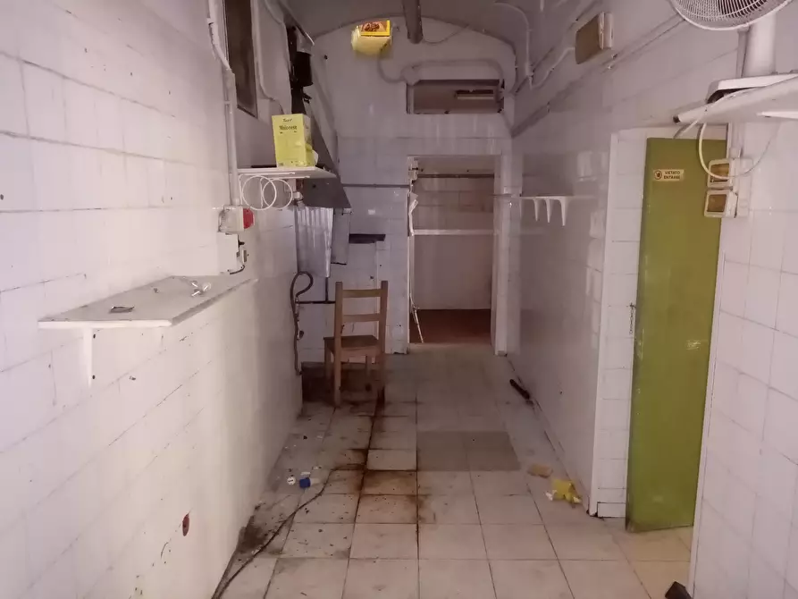 Immagine 9 di Locale commerciale in vendita  in Piazza Resistenza 10 a Terni