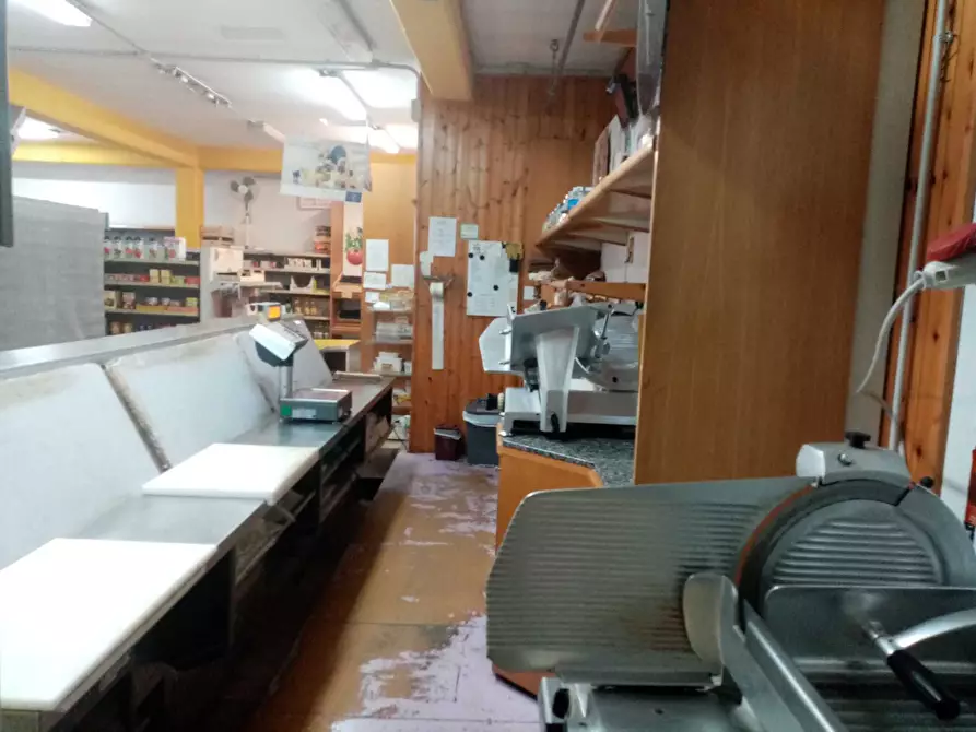 Immagine 5 di Locale commerciale in vendita  a Narni