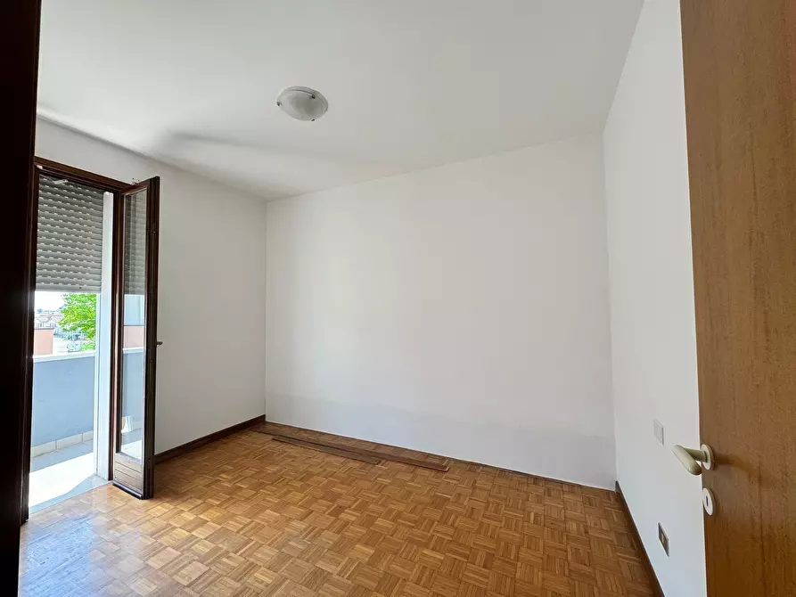 Immagine 10 di Quadrilocale in vendita  a Rovigo