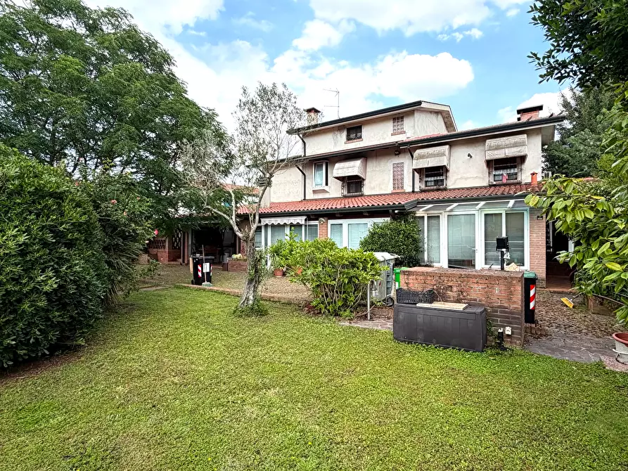 Immagine 1 di Casa indipendente in vendita  a Rovigo