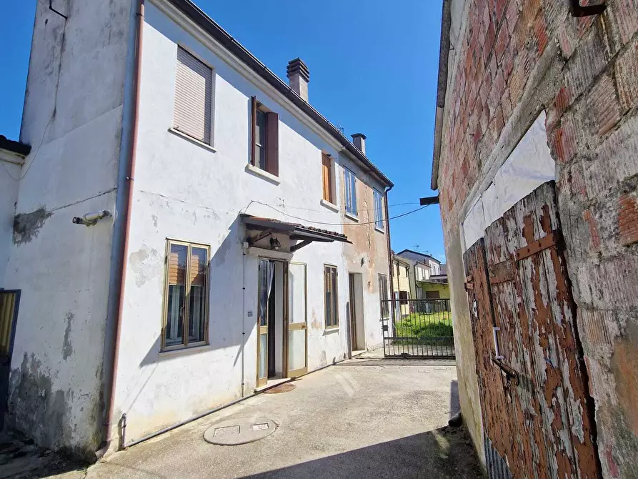 Immagine 2 di Porzione di casa in vendita  a Rovigo