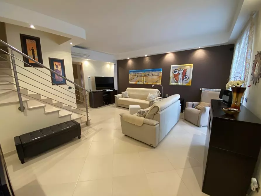 Immagine 3 di Villa in vendita  in Via Conversano 51 a Casamassima