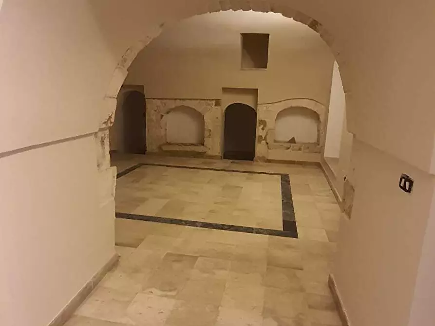 Immagine 18 di Locale commerciale in affitto  in Corso Umberto I a Casamassima