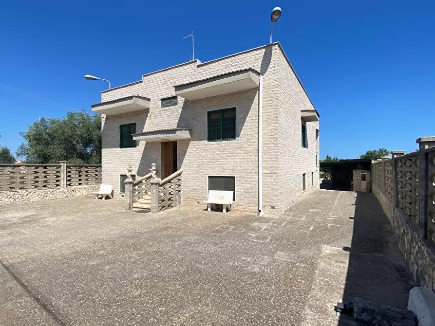 Immagine 1 di Villa in vendita  in Strada Deserti 5 a Bari