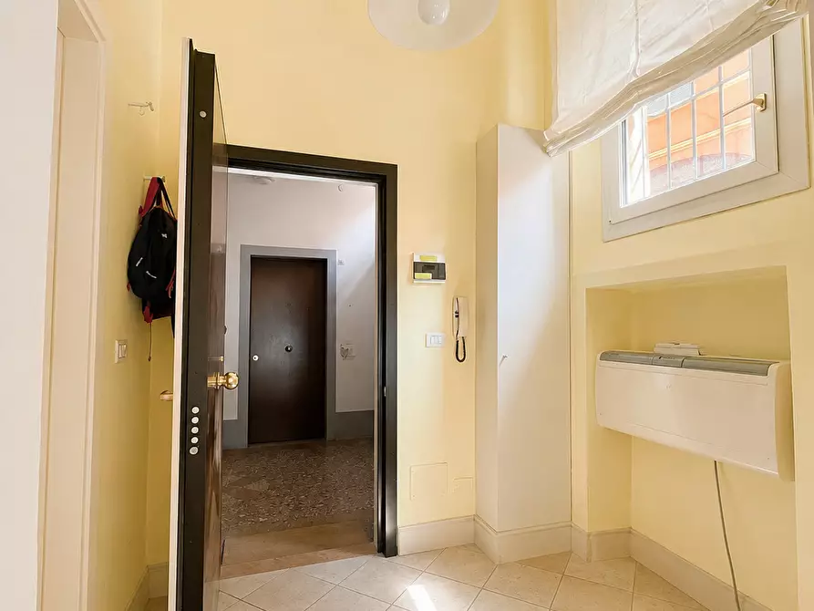 Immagine 2 di Loft/Open space in affitto  a Bologna