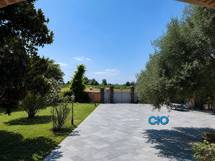 Immagine 35 di Villa in vendita  a Pieve Di Cento