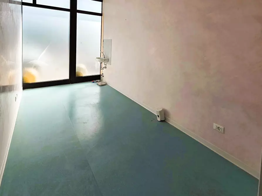 Immagine 13 di Ufficio in vendita  in Via Orzinuovi a Brescia