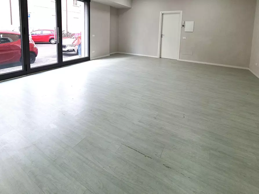 Immagine 6 di Locale commerciale in vendita  in TRAV. VIA MILANO a Brescia
