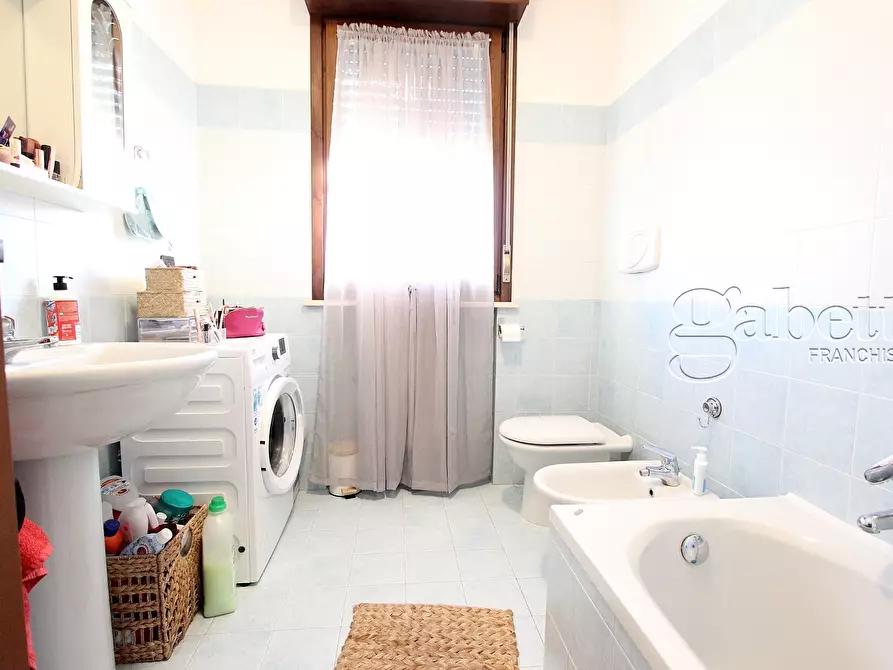 Immagine 16 di Trilocale in vendita  in giacomo leopardi a Lainate