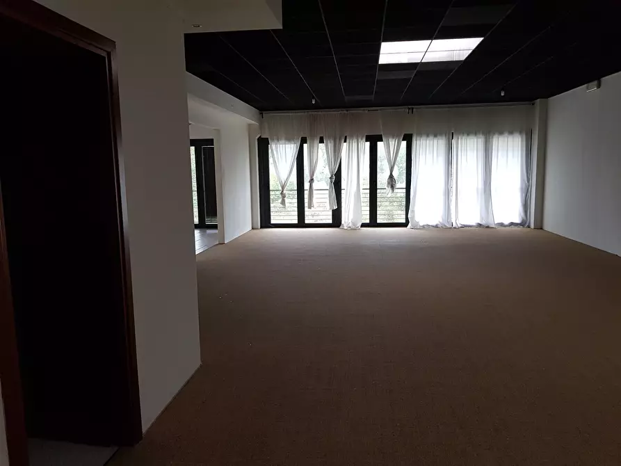 Immagine 10 di Ufficio in vendita  in Via de gasperi a Lucca