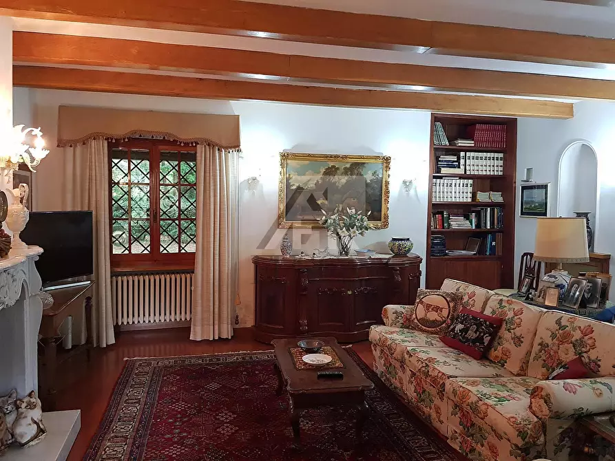Immagine 10 di Villa in vendita  in Via di Villa Altieri 1179/A a Lucca