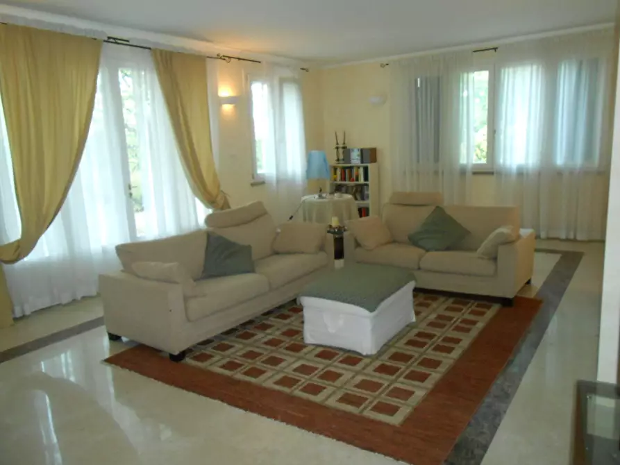 Immagine 45 di Villa in vendita  in Via Francesco Ferraris a Lucca