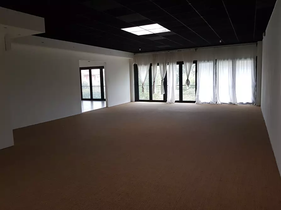 Immagine 3 di Ufficio in vendita  in Via de gasperi a Lucca