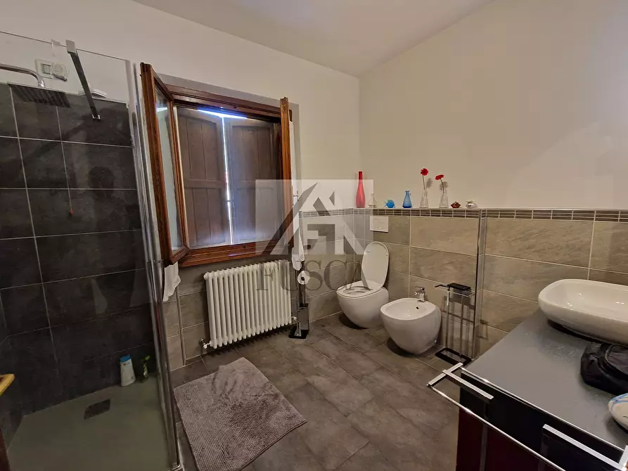 Immagine 52 di Villa in vendita  in via vecchia i a Lucca