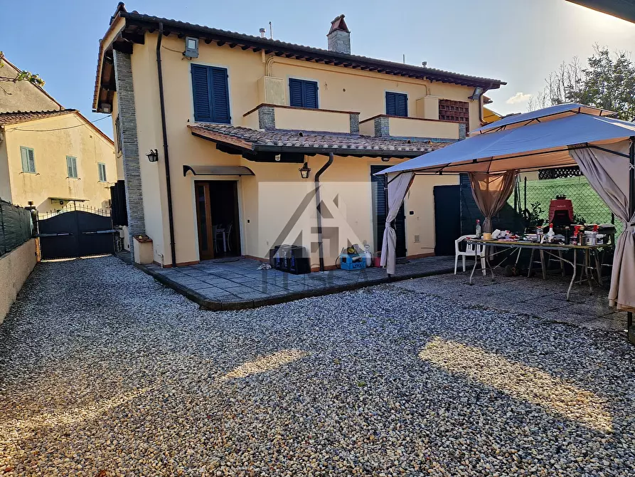 Immagine 3 di Casa bifamiliare in vendita  in Via della Santissima Annunziata a Lucca
