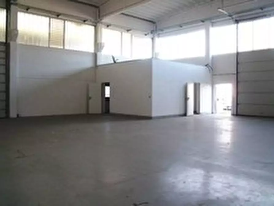 Immagine 6 di Capannone industriale in vendita  in Viale Guglielmo Marconi a Viareggio
