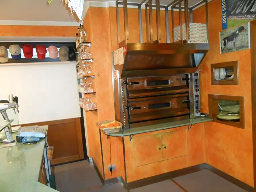 Immagine 5 di Pizzeria / Pub in vendita  in Viale Giosuè Carducci a Lucca