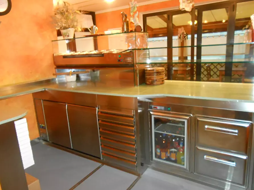 Immagine 6 di Pizzeria / Pub in vendita  in Viale Giosuè Carducci a Lucca