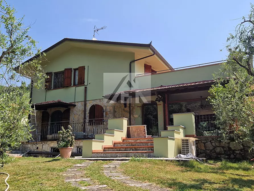 Immagine 21 di Villa in vendita  in via vecchia i a Lucca