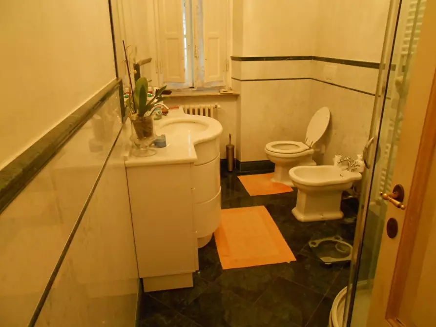 Immagine 14 di Villa in vendita  in Via Francesco Ferraris a Lucca