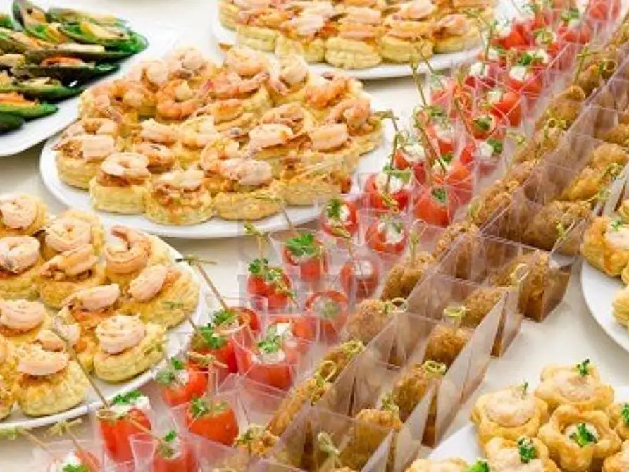 Immagine 3 di Bar / Ristorante in vendita  in vai santa croce a Lucca