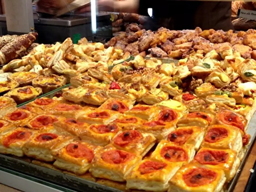 Immagine 21 di Attività commerciale in vendita  in Viale G. Puccini 82 a Lucca