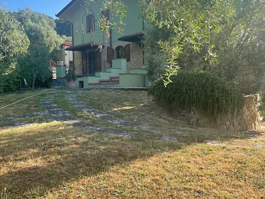 Immagine 7 di Villa in vendita  in via vecchia i a Lucca