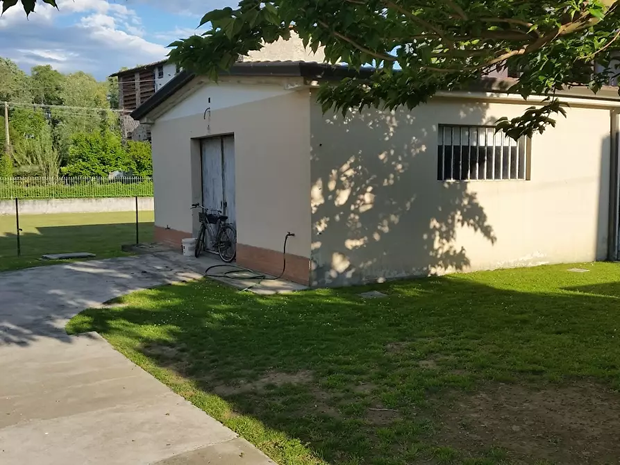 Immagine 2 di Villa in vendita  in Via della Chiesa Diciottesima a Lucca