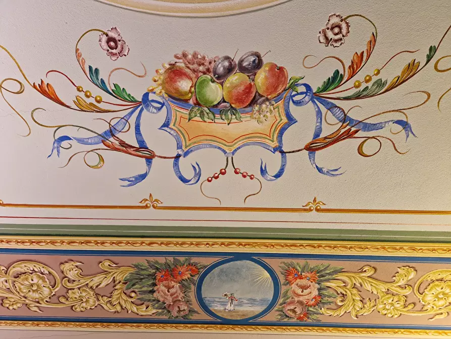 Immagine 9 di Pentalocale in vendita  in piazza san pietro somali a Lucca