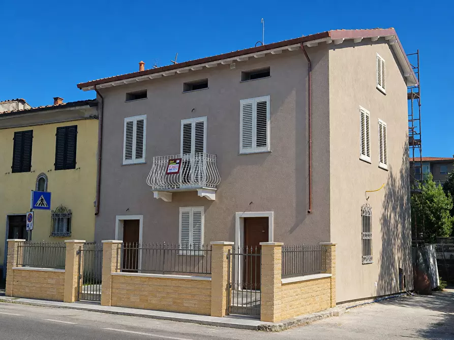Immagine 1 di Pentalocale in vendita  in Via Versilia a Lucca