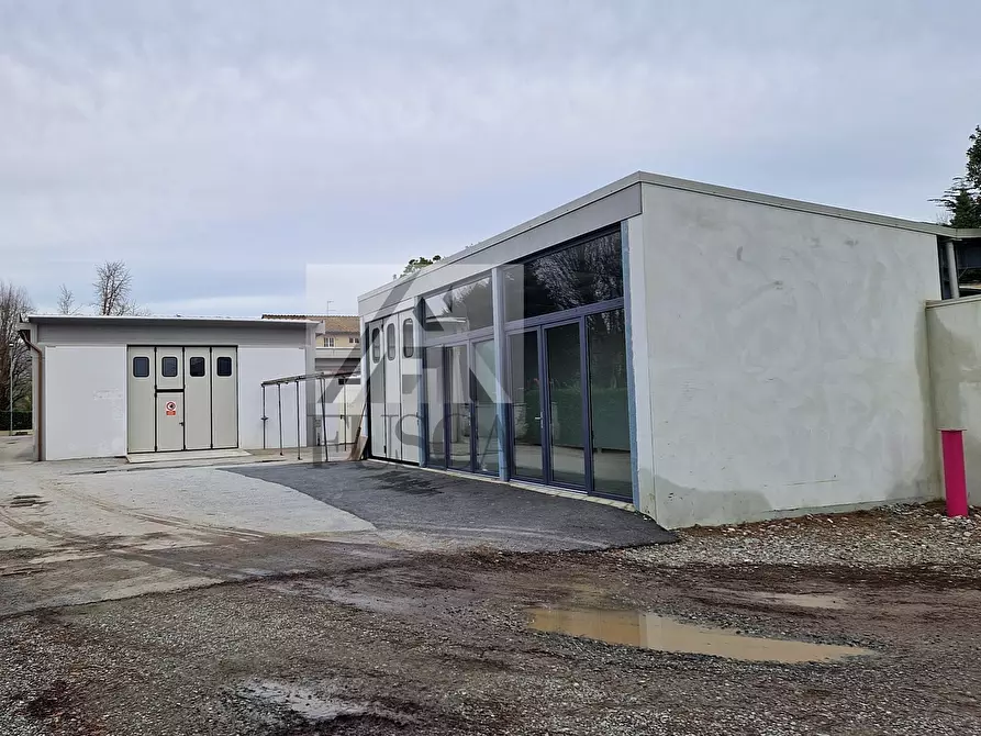 Immagine 1 di Attività artigianale in affitto  in Via di Sant'Alessio 754/A a Lucca