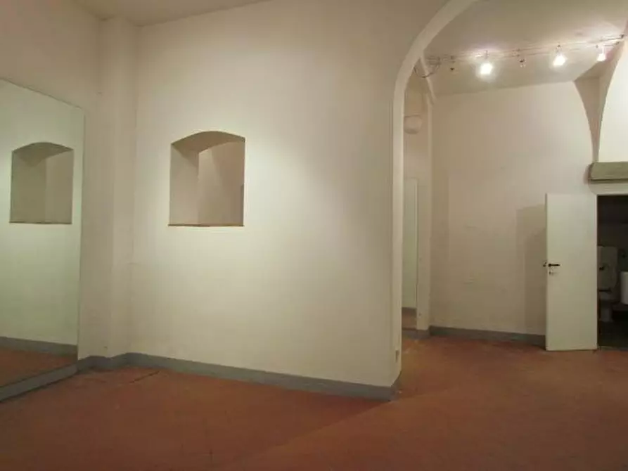 Immagine 6 di Locale commerciale in affitto  in Via Comunale Selmi a Lucca