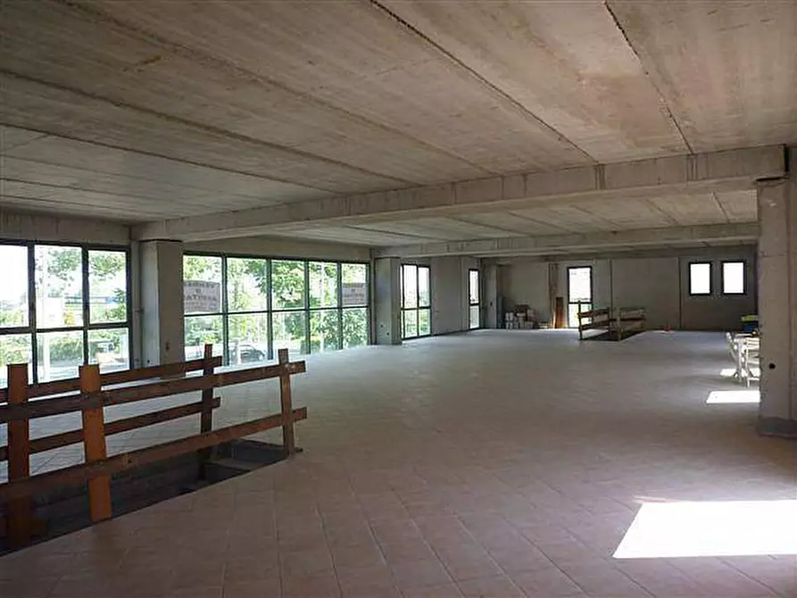 Immagine 6 di Capannone industriale in affitto  in Via Roma a Lucca