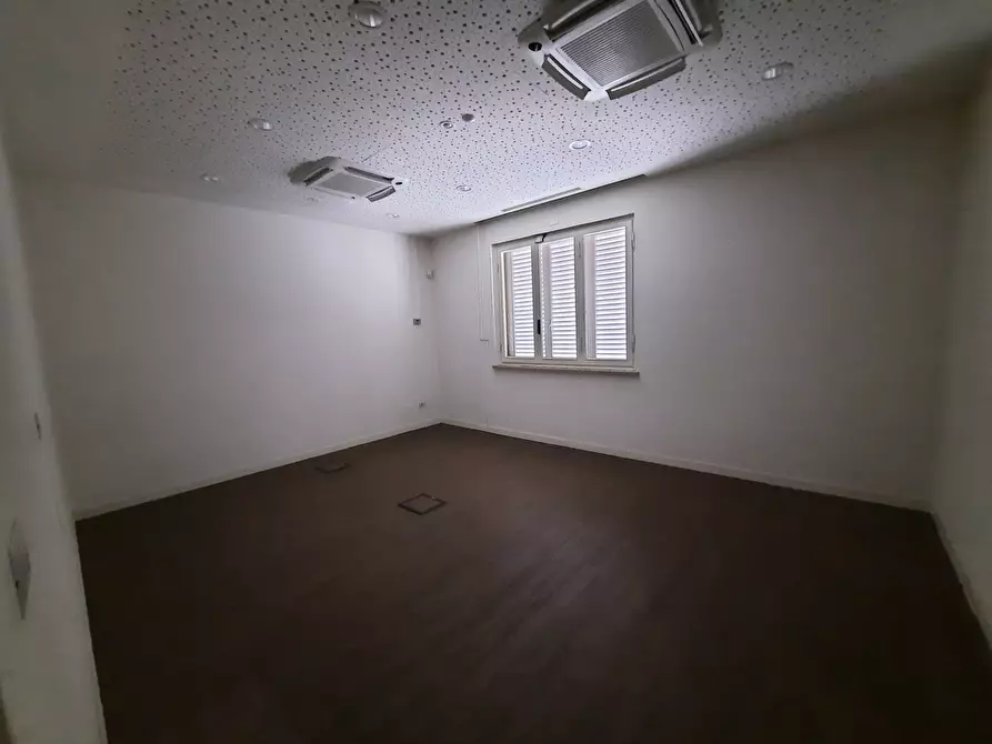 Immagine 5 di Ufficio in affitto  in Via per Corte Ceccotti a Lucca