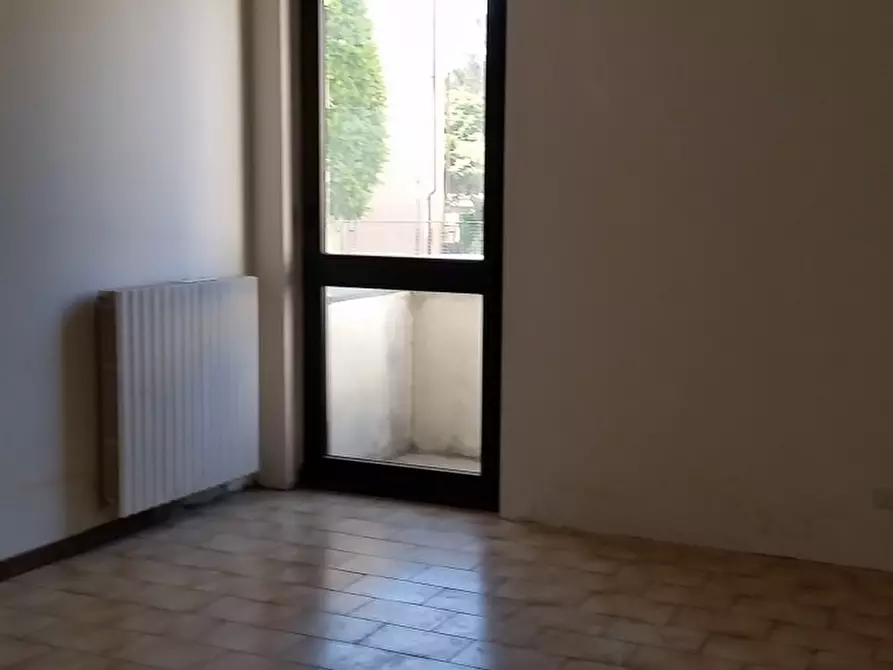 Immagine 12 di Ufficio in vendita  in Viale G. Puccini a Lucca