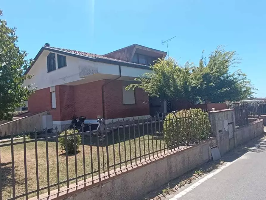 Immagine 1 di Villa in vendita  a Massarosa