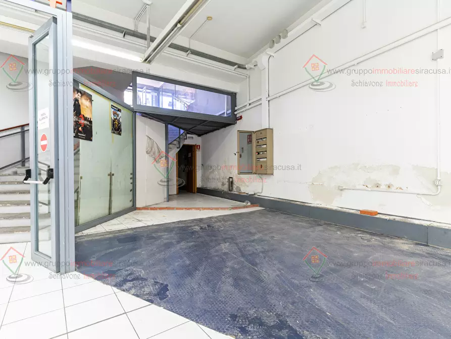Immagine 29 di Locale commerciale in affitto  a Siracusa