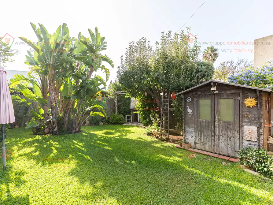 Immagine 54 di Villa in vendita  a Siracusa