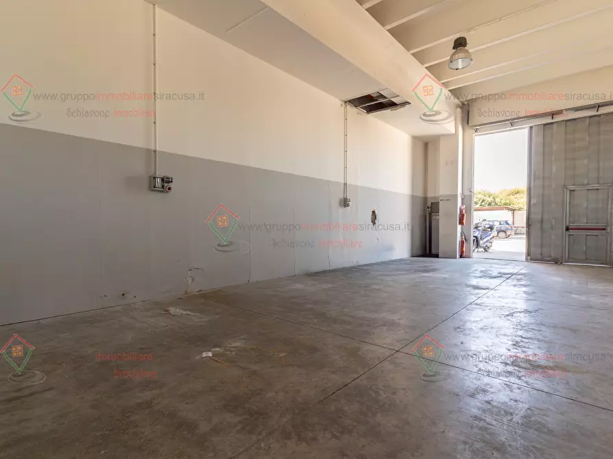 Immagine 5 di Capannone industriale in affitto  a Siracusa