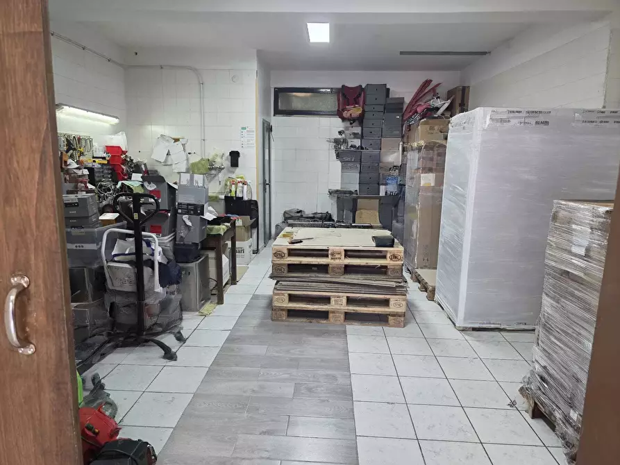 Immagine 5 di Magazzino in vendita  a Siracusa