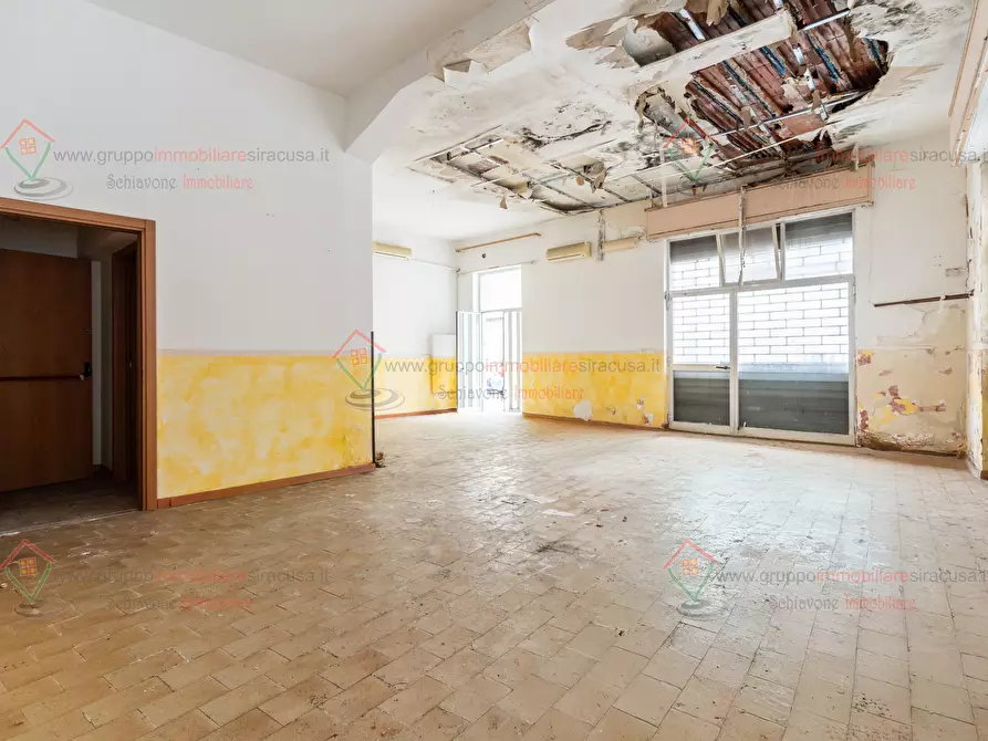 Immagine 8 di Locale commerciale in vendita  a Priolo Gargallo