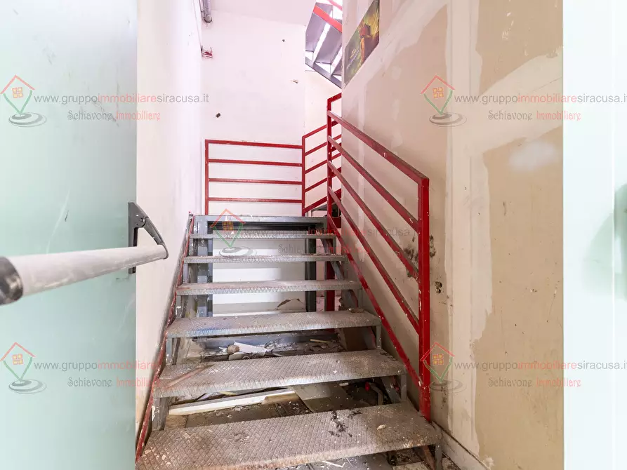 Immagine 25 di Locale commerciale in affitto  a Siracusa