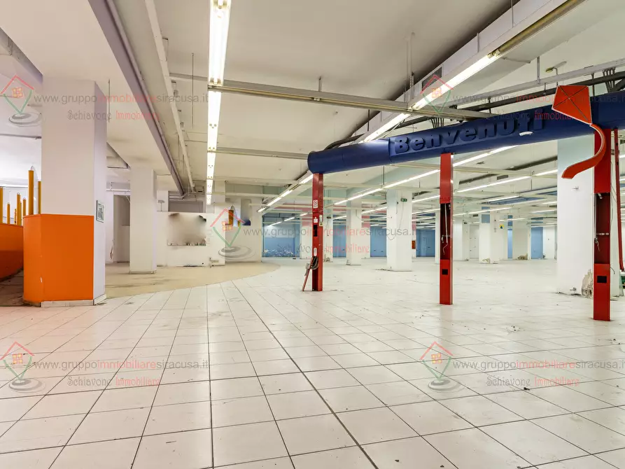 Immagine 5 di Locale commerciale in affitto  a Siracusa